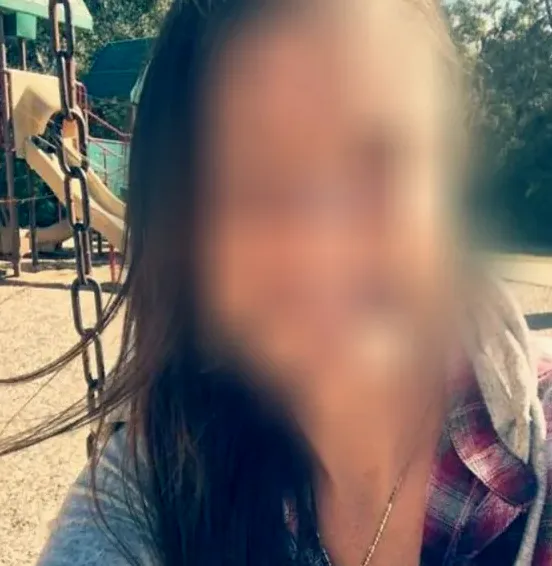 Amber, 39