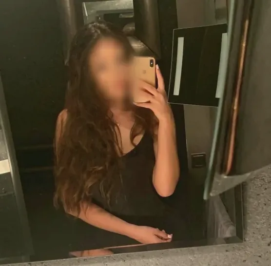 Cerys, 24