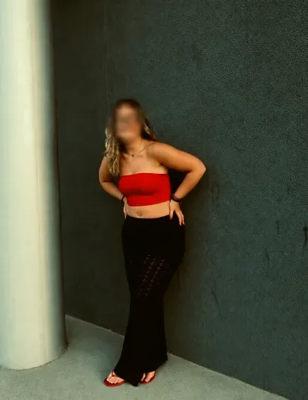 Courtney, 18