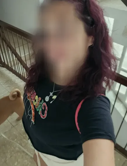 Dina, 33