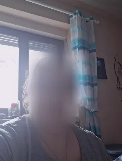 Ella, 25