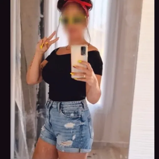 Lily, 37