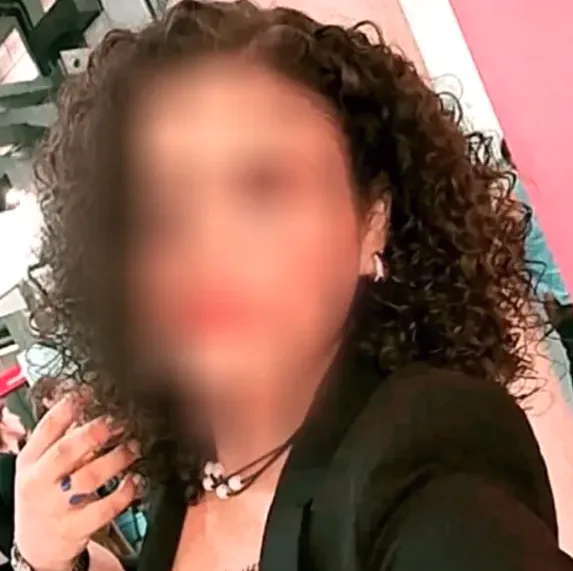 Nia, 35