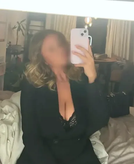 Rhian, 20